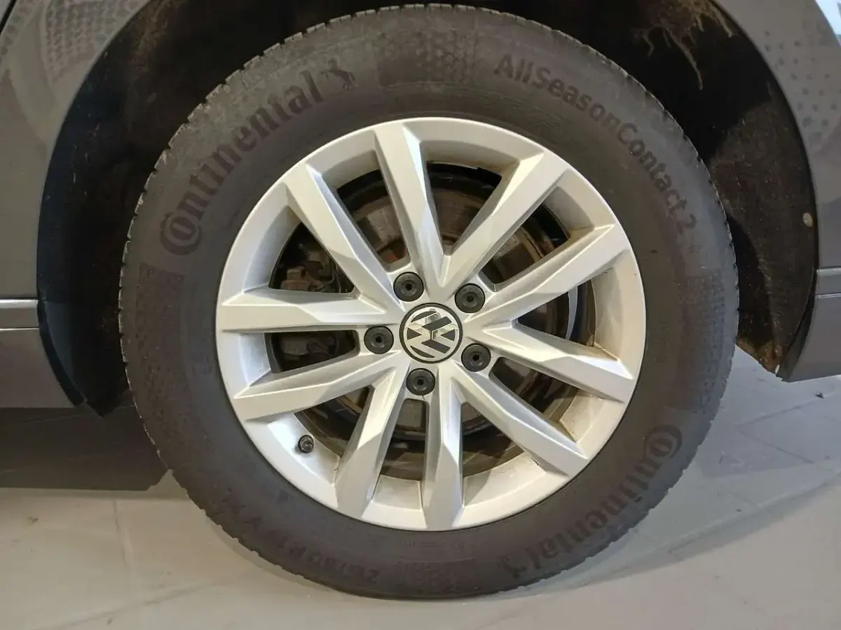 Gebraucht VW Passat 150 PS (110 kW) 2021 Mangangrau metallic Kombi