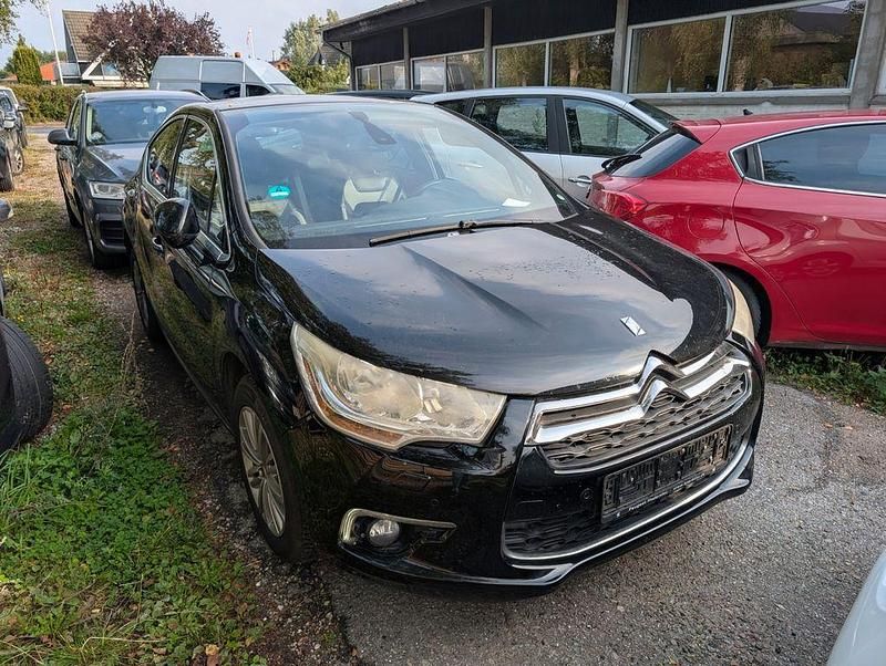Schwarz Gebraucht 2011 Citroën DS4 Chic Kleinwagen | 2.750 € - Bild 1/4