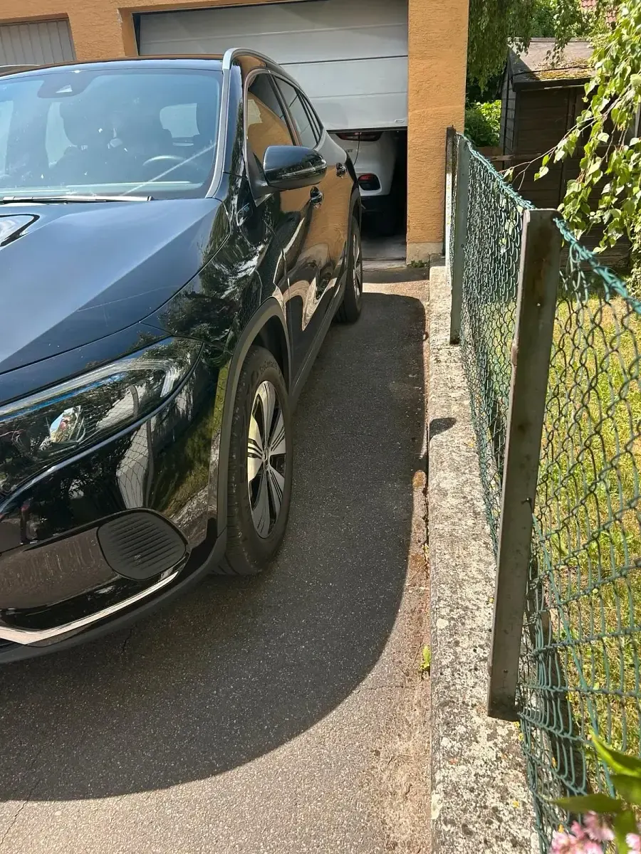 Gebraucht Mercedes EQA250 139 kW (190 PS) 2021 Schwarz SUV