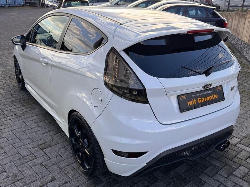 Gebraucht Ford Fiesta Performance Edition 182 PS (133 kW) 2014 Weiß Kleinwagen