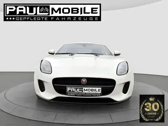 Używany Jaguar F-Type R 300 KM (220 kW) 2017 Biały Coupe