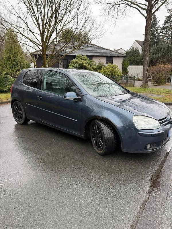Gebraucht VW Golf V 105 PS (77 kW) 2004 Blau Kleinwagen