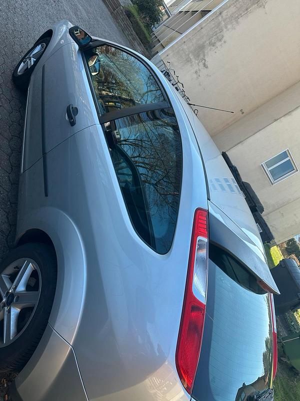 Grau Gebraucht 2005 Ford Focus Coupé | 1.800 € (Fairer Preis) - Bild 1/4