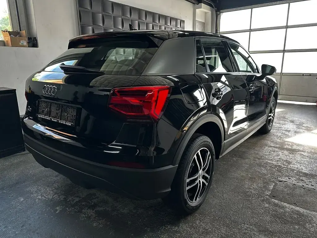 Gebraucht Audi Q2 Basis 116 PS (85 kW) 2017 Schwarz SUV