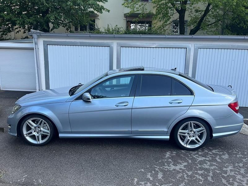 Grau Gebraucht 2013 Mercedes C250 AMG line Limousine | 13.200 € (Fairer Preis) - Bild 1/4