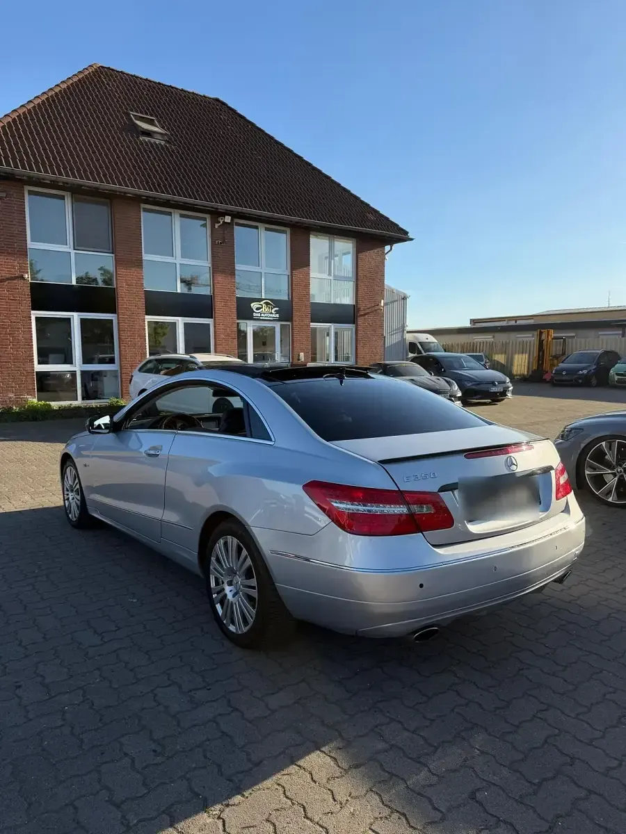 Gebraucht Mercedes E350 231 PS (169 kW) 2009 Silber Coupé