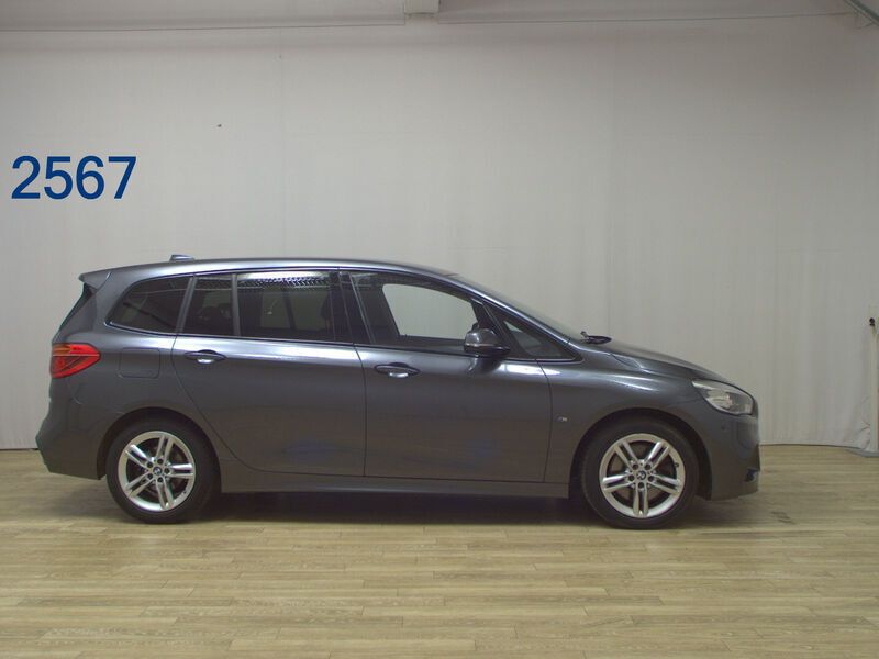 Grau Gebraucht 2018 BMW 220 Gran Tourer M Sport Van / Kleinbus | 16.780 € (Guter Preis) - Bild 1/4