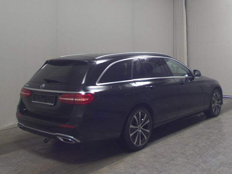 Gebraucht Mercedes E300 Avantgarde 306 PS (225 kW) 2022 Schwarz Kombi
