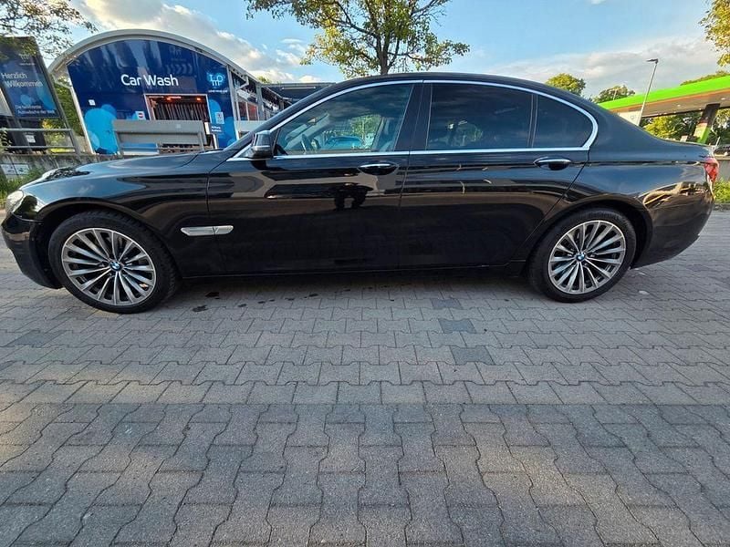 Schwarz Gebraucht 2013 BMW 730 Limousine | 11.500 € (Superpreis) - Bild 1/4