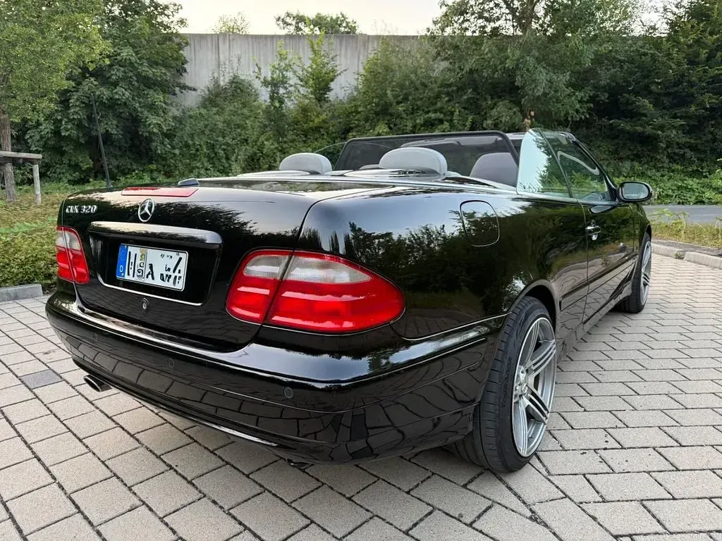 Gebraucht Mercedes CLK320 Elegance 218 PS (160 kW) 2003 Schwarz Cabrio