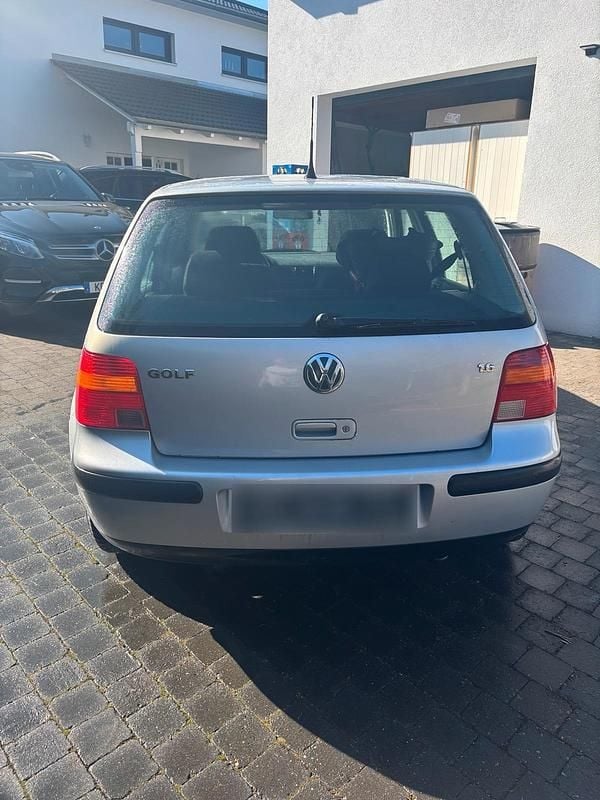 Gebraucht VW Golf III 100 PS (73 kW) 1998 Silber Limousine