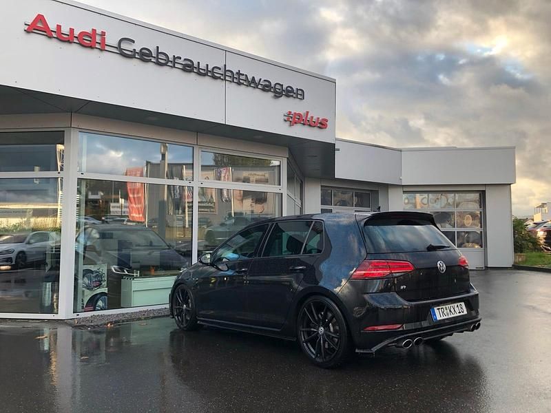 Schwarz Gebraucht 2018 VW Golf VII R Limousine | 27.499 € (Etwas zu teuer) - Bild 1/4