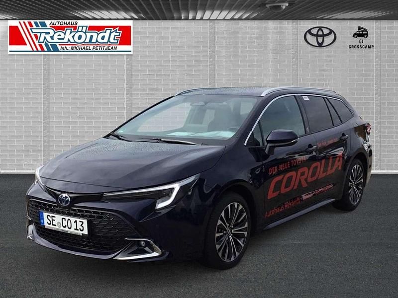 Nagoyablau metallic Gebraucht 2024 Toyota Corolla Team Kombi | 39.490 € - Bild 1/4
