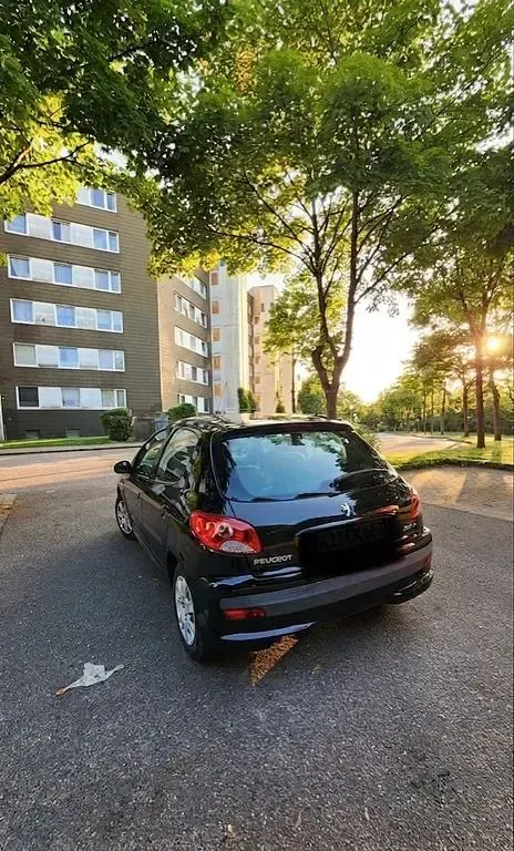 Gebraucht Peugeot 206 75 PS (55 kW) 2010 Schwarz Limousine