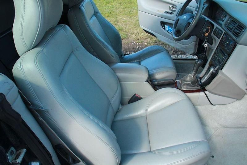 Second-hand Volvo C70 163 CP (119 kW) 2000 Albastru Cabrio