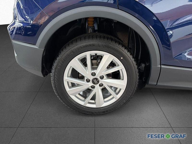 Neu Audi Q2 Comfort 150 PS (110 kW) 2025 Blau (navarrablau metallic) SUV