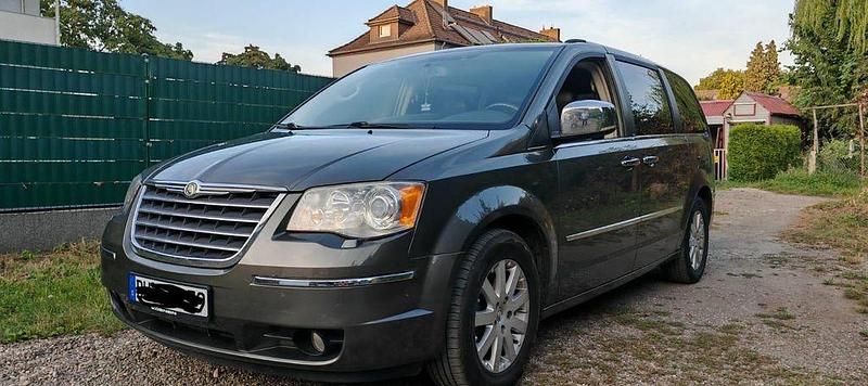 Grau Gebraucht 2010 Chrysler Grand Voyager Limited Van / Kleinbus | 7.999 € (Fairer Preis) - Bild 1/4