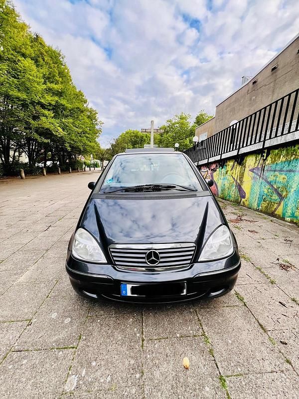 Schwarz Gebraucht 2002 Mercedes A190 Elegance Kleinwagen | 3.350 € (Teuer) - Bild 1/4