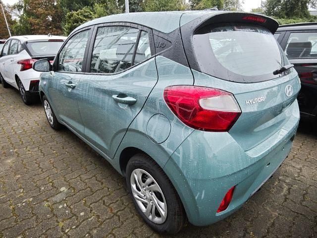 Neu Hyundai i10 Select 63 PS (46 kW) 2025 Mangrove green / mic Kleinwagen