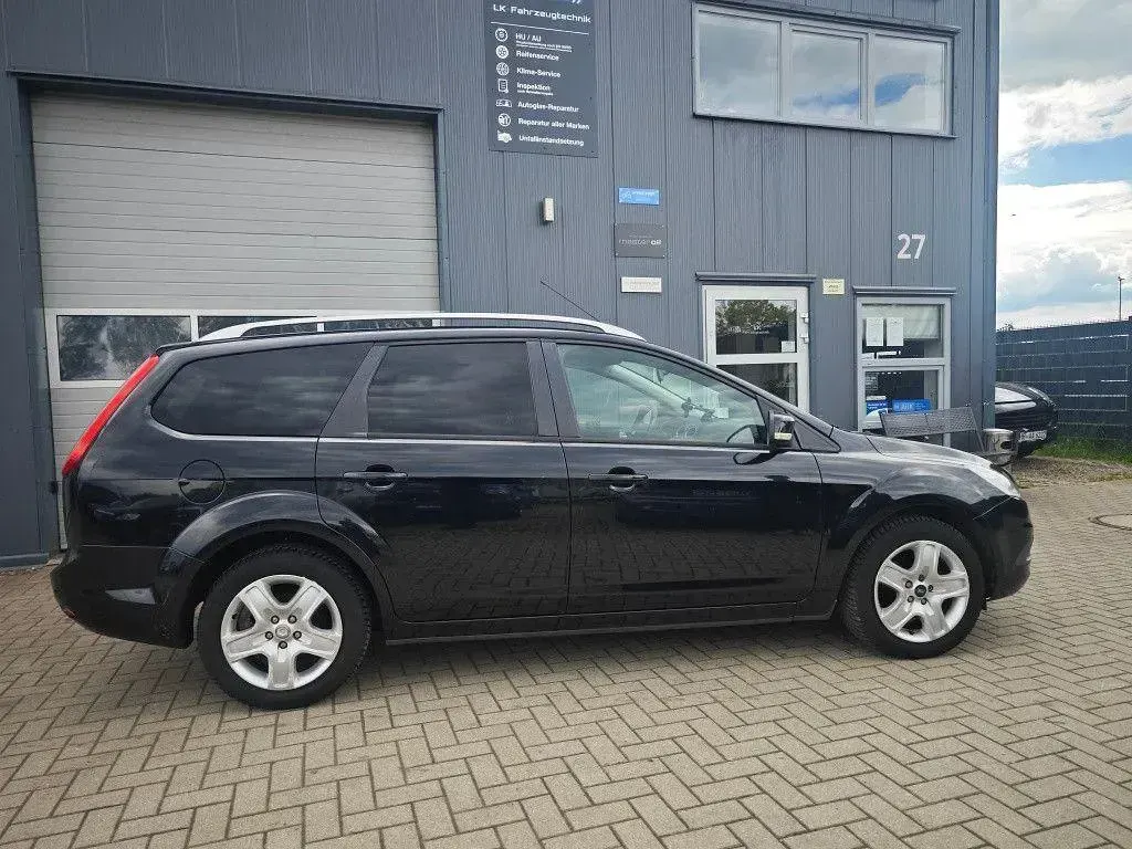 Gebraucht Ford Focus Style 101 PS (74 kW) 2010 Schwarz Kombi