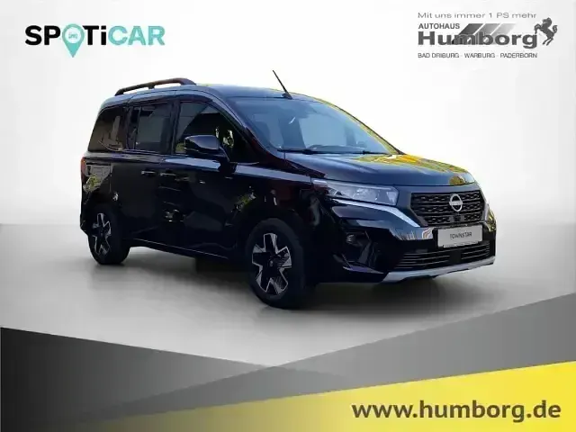 Neu Nissan Townstar 360º 131 PS (96 kW) 2026 Schwarz Kombi