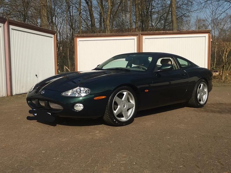 Grün Gebraucht 2001 Jaguar XK8 Coupé | 14.985 € - Bild 1/4