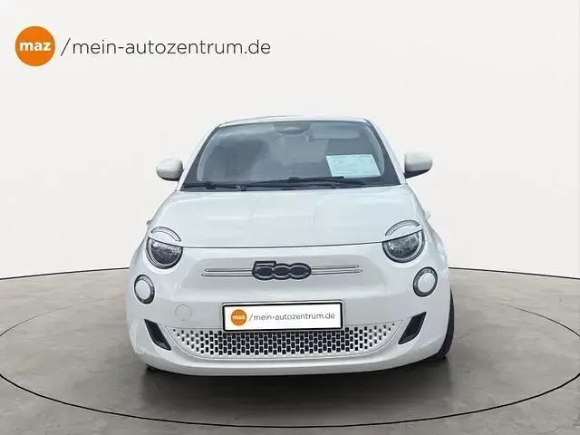 Gebraucht Fiat 500e Icon 86 kW (118 PS) 2023 Colore esterno (arktis weiß) Kleinwagen