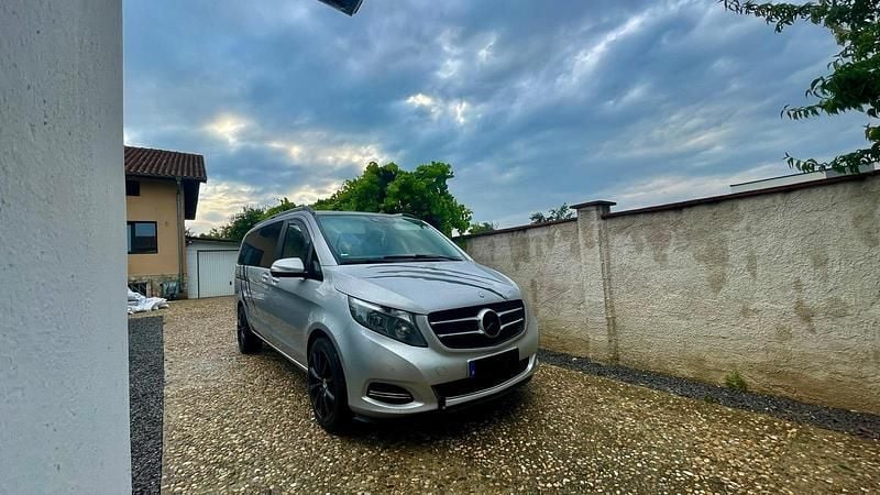 Silber Gebraucht 2014 Mercedes V220 Van / Kleinbus | 28.000 € - Bild 1/4