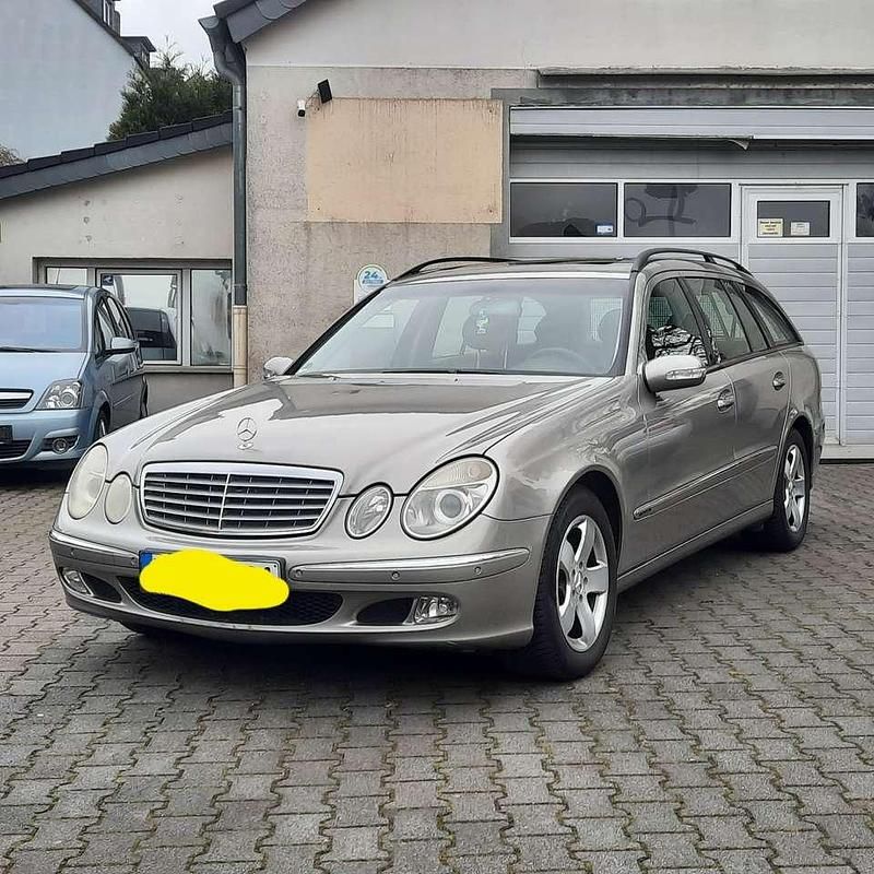 Gebraucht Mercedes E220 Elegance 150 PS (110 kW) 2004 Gold Kombi