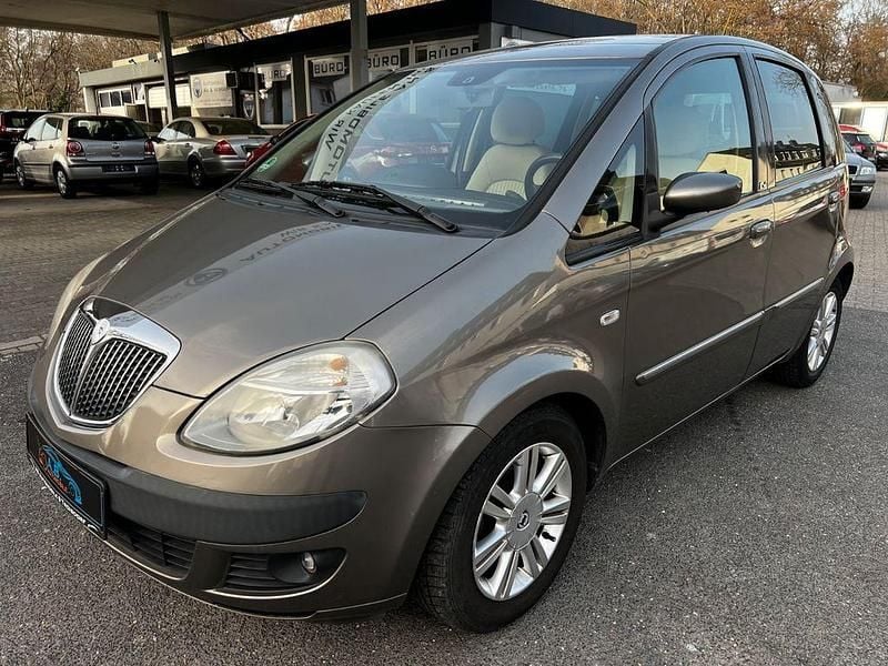 Gebraucht Lancia Musa 95 PS (69 kW) 2005 Grau Van / Kleinbus