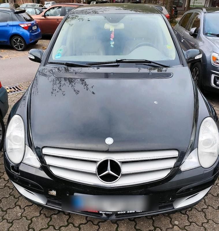 Schwarz Gebraucht 2006 Mercedes R320 Van / Kleinbus | 3.900 € (Guter Preis) - Bild 1/4