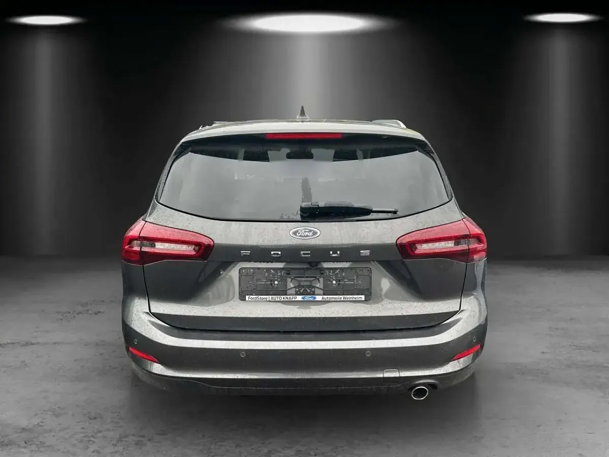 Gebraucht Ford Focus Titanium 125 PS (91 kW) 2025 Grau Limousine
