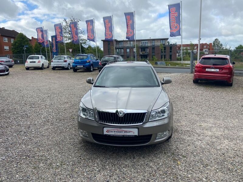 Gold Gebraucht 2010 Skoda Octavia Ambiente Kombi | 6.990 € (Etwas zu teuer) - Bild 1/4