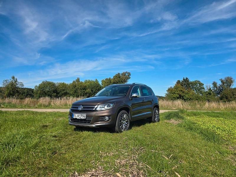 Braun Gebraucht 2012 VW Tiguan Sportline SUV | 12.100 € (Etwas zu teuer) - Bild 1/4