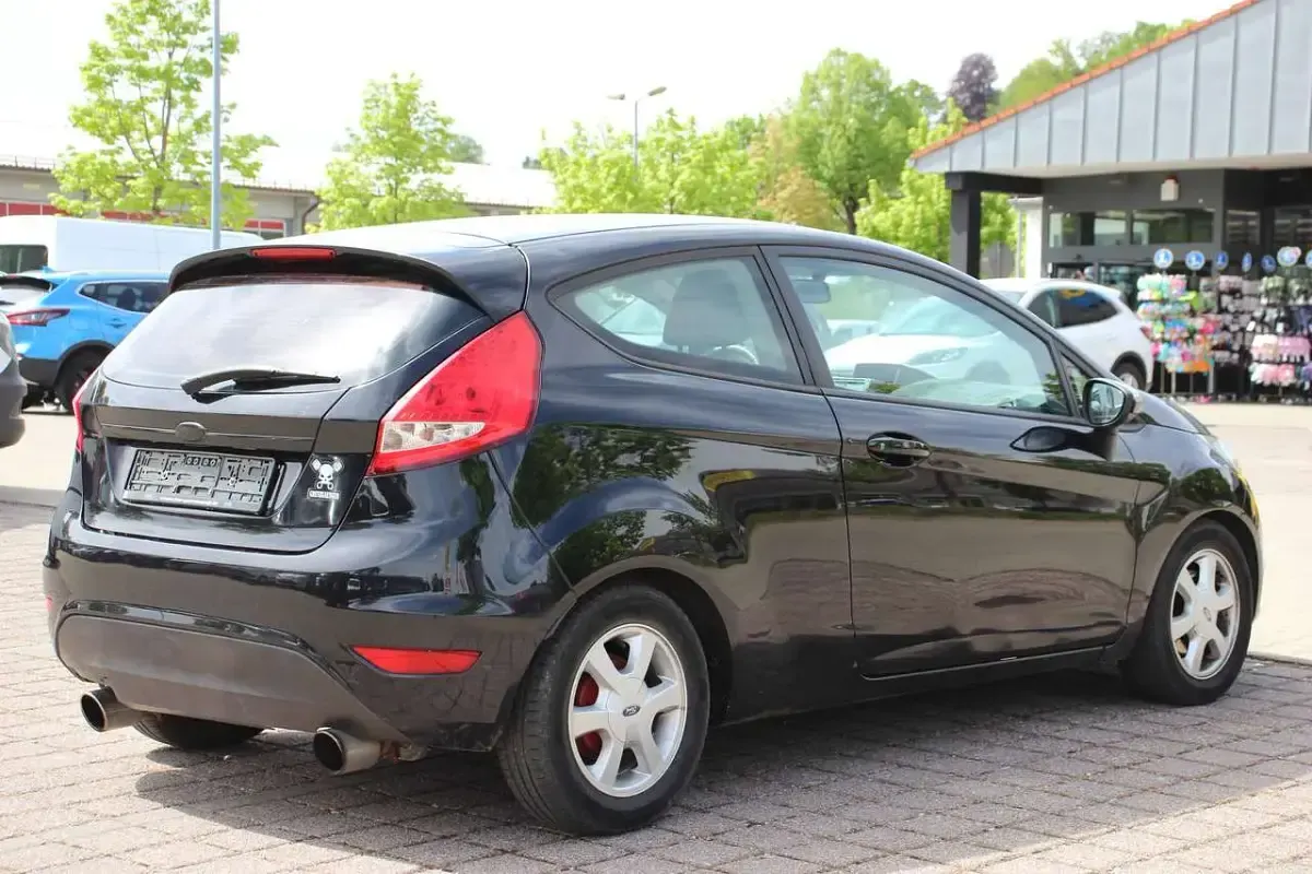 Gebraucht Ford Fiesta 82 PS (60 kW) 2011 Schwarz Limousine