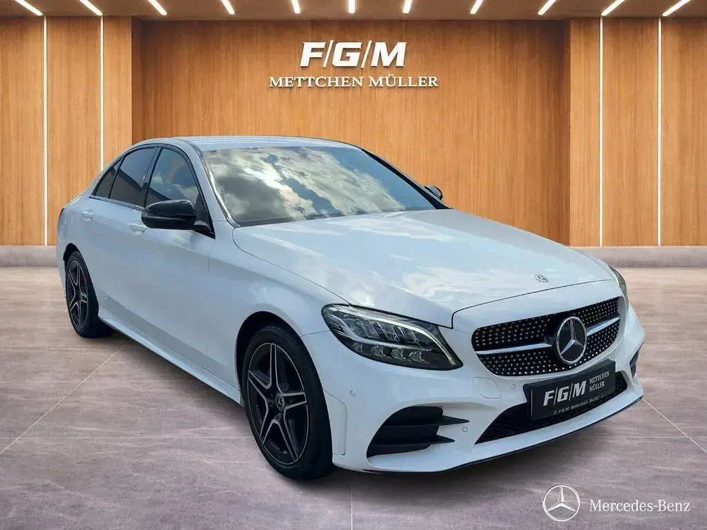 Gebraucht Mercedes C180 AMG line 156 PS (114 kW) 2021 Unilack polarweiß Limousine