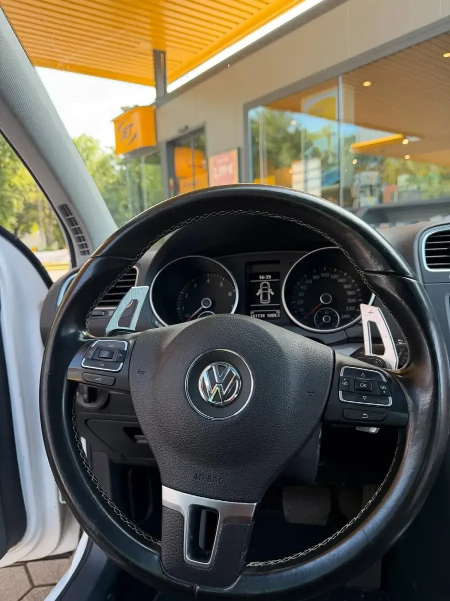 Gebraucht VW Golf VI Match 122 PS (89 kW) 2012 Weiß Kleinwagen