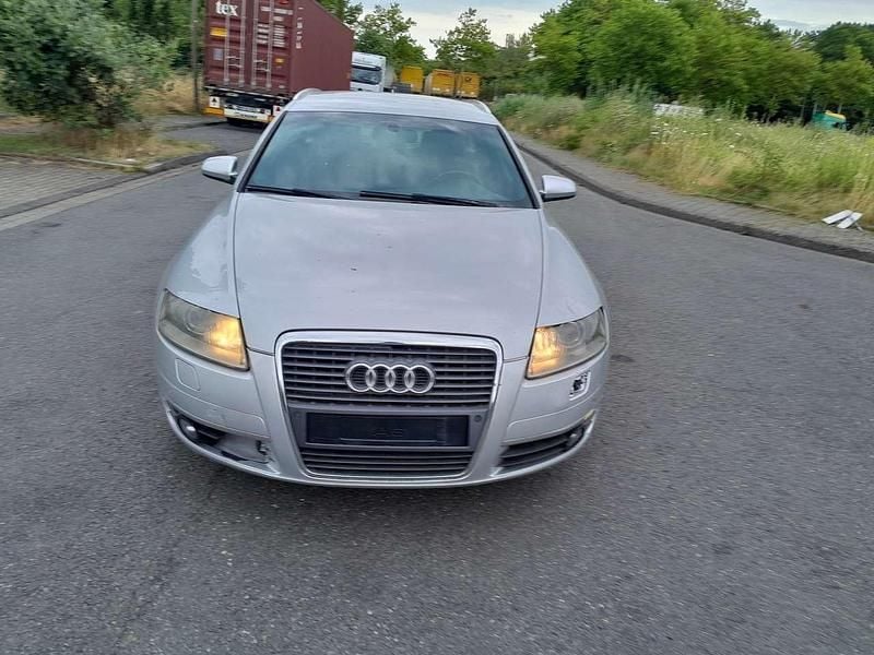 Grau Gebraucht 2005 Audi A6 Kombi | 1.780 € (Superpreis) - Bild 1/4