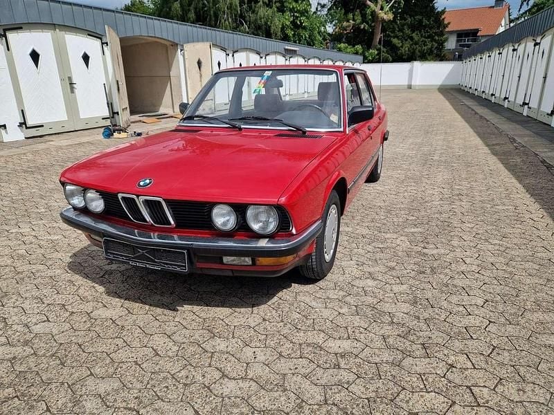 Gebraucht BMW 518 105 PS (77 kW) 1985 Rot Limousine