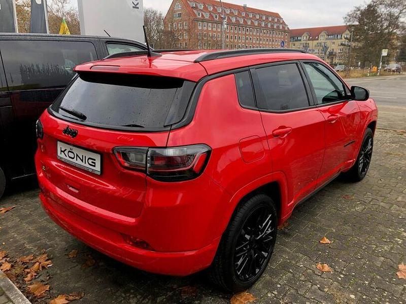 Gebraucht Jeep Compass Altitude 131 PS (96 kW) 2023 Rot SUV