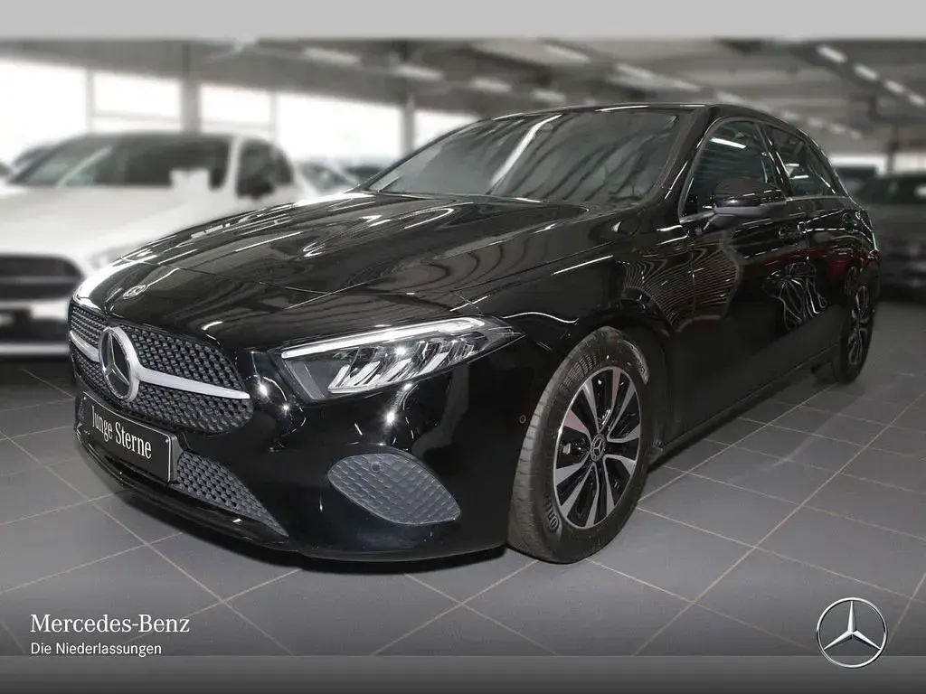 Gebraucht Mercedes A200 Advanced 150 PS (110 kW) 2025 Schwarz Limousine