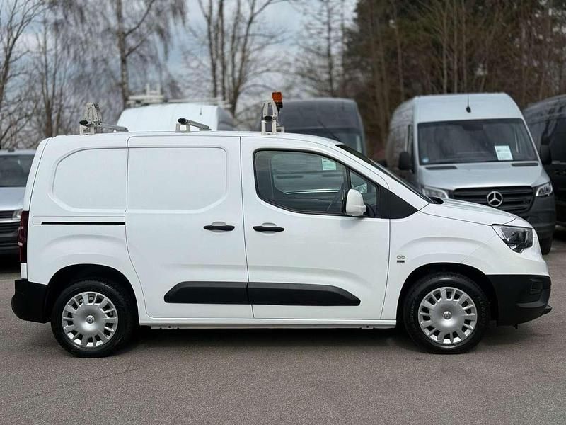 Second-hand Opel Combo Edition 131 CP (96 kW) 2020 Alb Monovolum