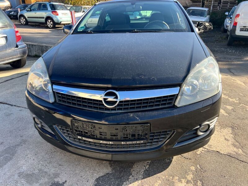 Schwarz Gebraucht 2009 Opel Astra GTC Selection Kombi | 4.999 € (Fairer Preis) - Bild 1/4