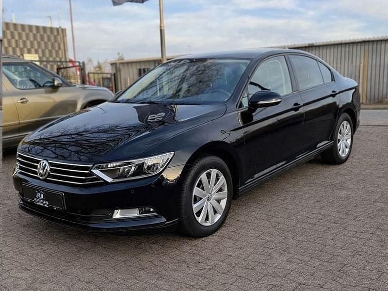 Gebraucht VW Passat Trendline 125 PS (91 kW) 2018 Schwarz Limousine