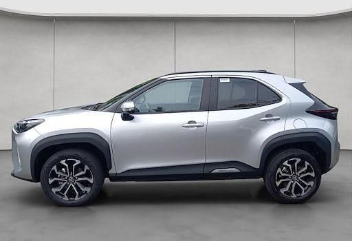 Neu Toyota Yaris Cross 130 PS (95 kW) 2025 Silber SUV