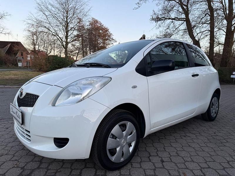 Gebraucht Toyota Yaris 69 PS (50 kW) 2006 Weiß Kleinwagen