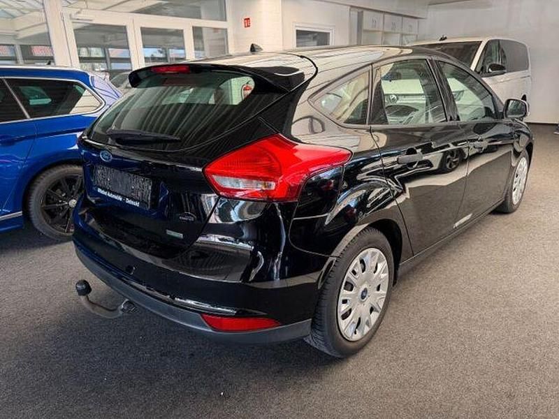 Gebraucht Ford Focus Ambiente 140 PS (102 kW) 2016 Andere Limousine