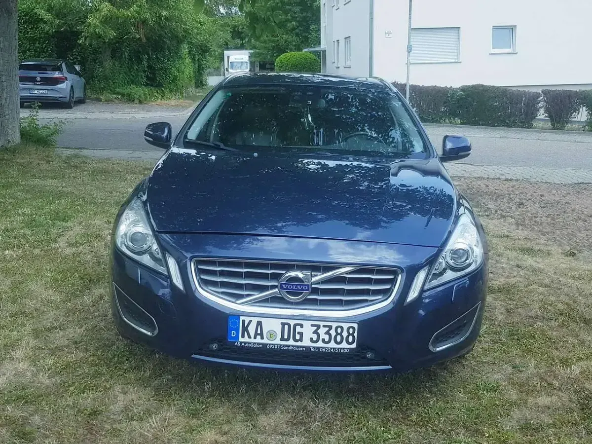Gebraucht Volvo V60 Summum 215 PS (158 kW) 2011 Blau Kombi