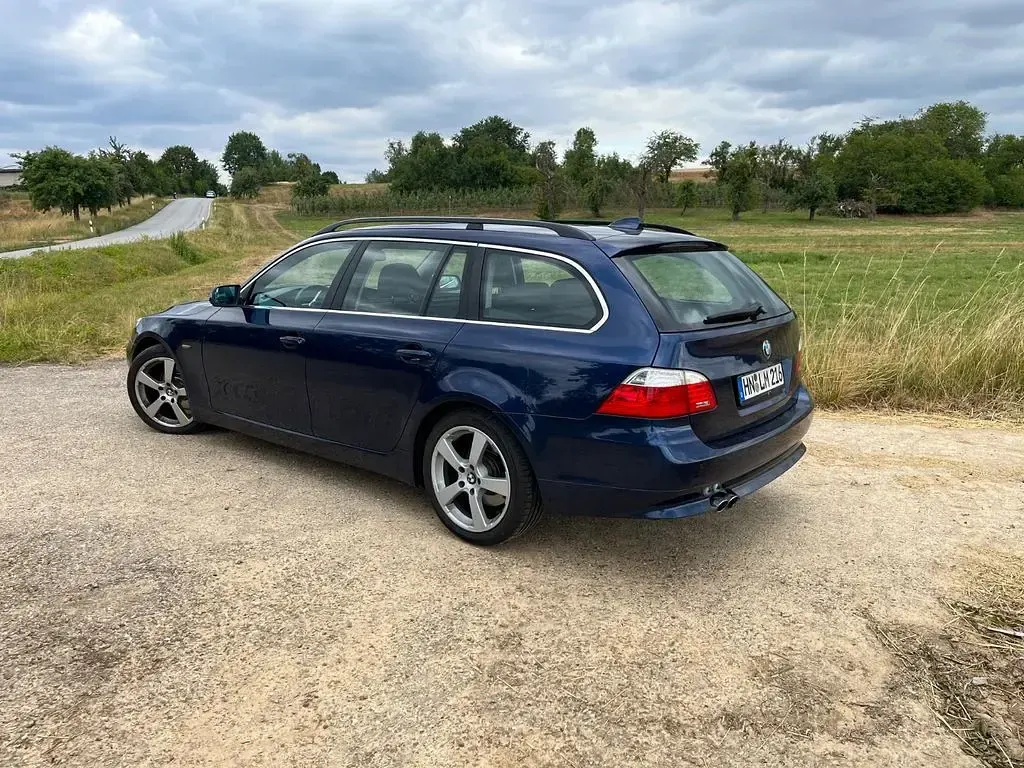 Gebraucht BMW 525 197 PS (144 kW) 2007 Blau Kombi