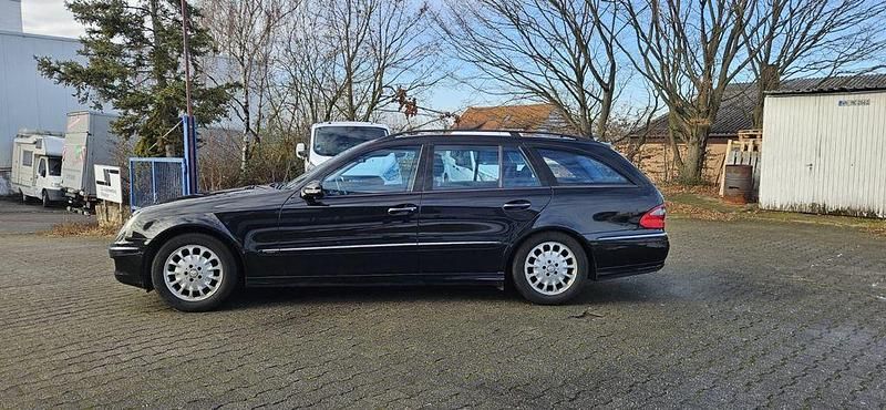 Second-hand Mercedes E200 184 CP (135 kW) 2008 Negru Break